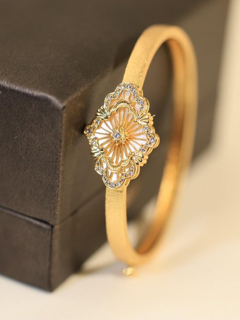 Buccellati White Mother-of-Pearl Bracelet